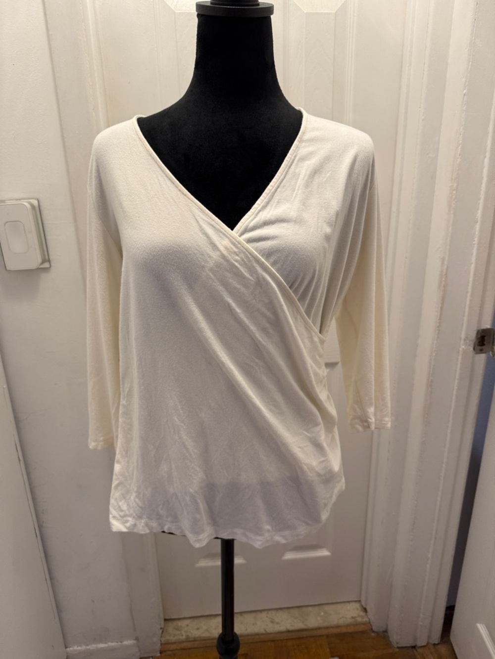 Liz Claiborne Cream Wrap-Style V-Neck Long Sleeve Top